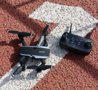 诺巴曼x34无人机，自带摄像头，可连接手机，功能许多，因不会